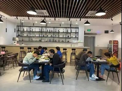 起底预制品 这些连锁品牌都是半成品餐厅，团餐预制化趋势明显如何变革中餐服务？